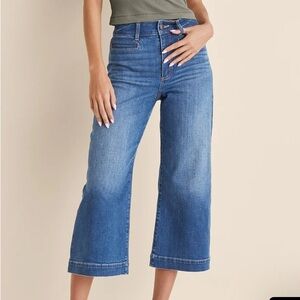 VENUS Mid-Wash Sophia Wideleg Cropped Jeans 2 NWT